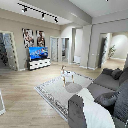Rentnow Modern Business Apartment With 3 Bedrooms In Centre Chişinău Eksteriør billede