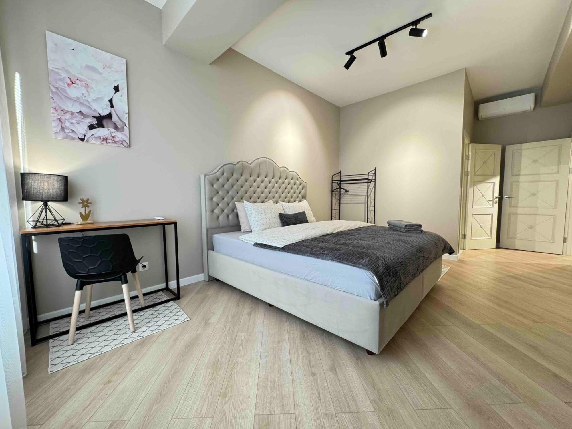 Rentnow Modern Business Apartment With 3 Bedrooms In Centre Chişinău Eksteriør billede