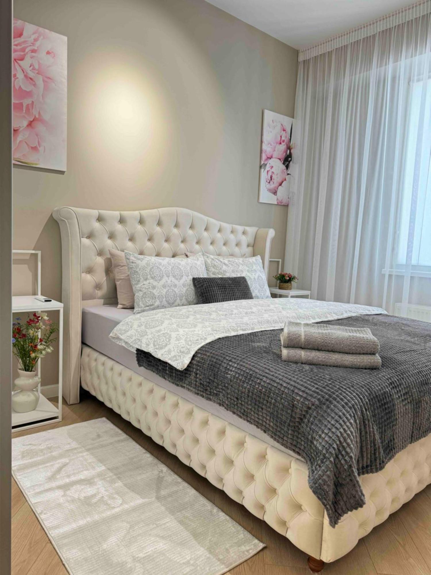 Rentnow Modern Business Apartment With 3 Bedrooms In Centre Chişinău Eksteriør billede