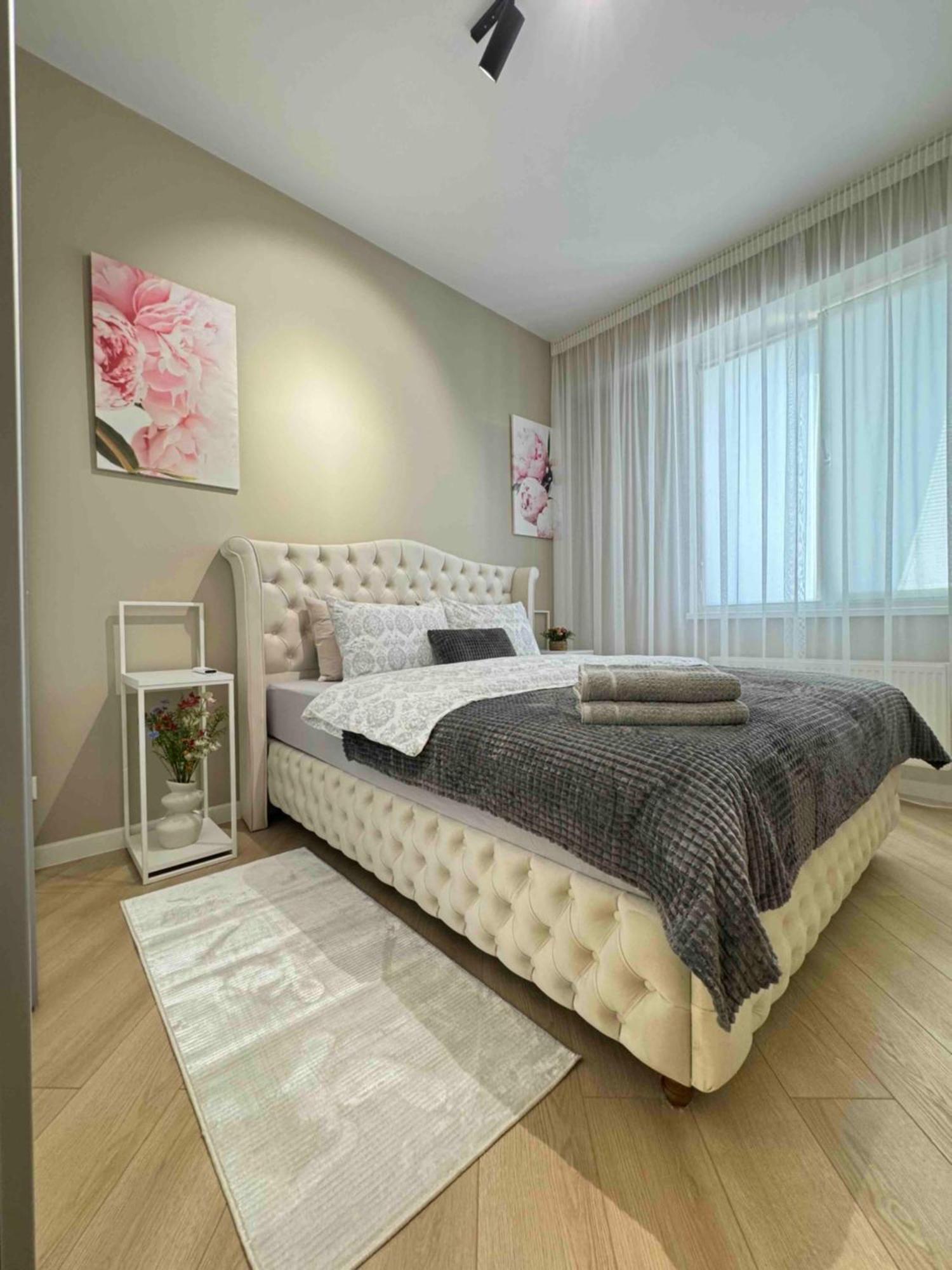 Rentnow Modern Business Apartment With 3 Bedrooms In Centre Chişinău Eksteriør billede