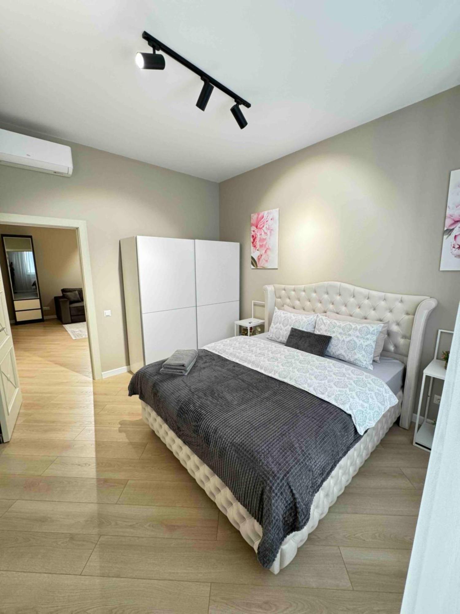 Rentnow Modern Business Apartment With 3 Bedrooms In Centre Chişinău Eksteriør billede