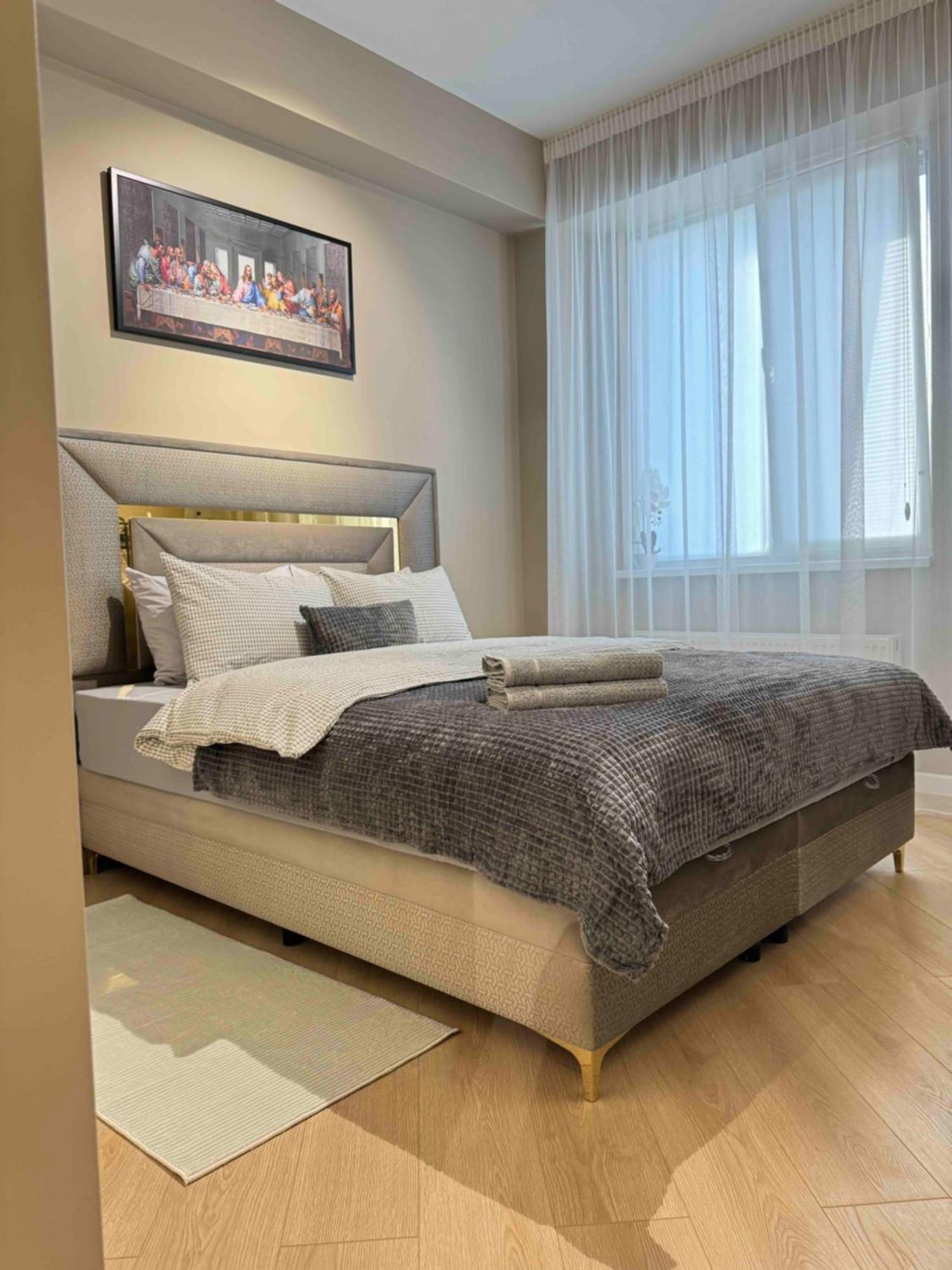 Rentnow Modern Business Apartment With 3 Bedrooms In Centre Chişinău Eksteriør billede